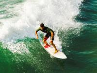 FB体育-赛道与球场，骑士末节带走雷霆，F1街道赛的跨界启示