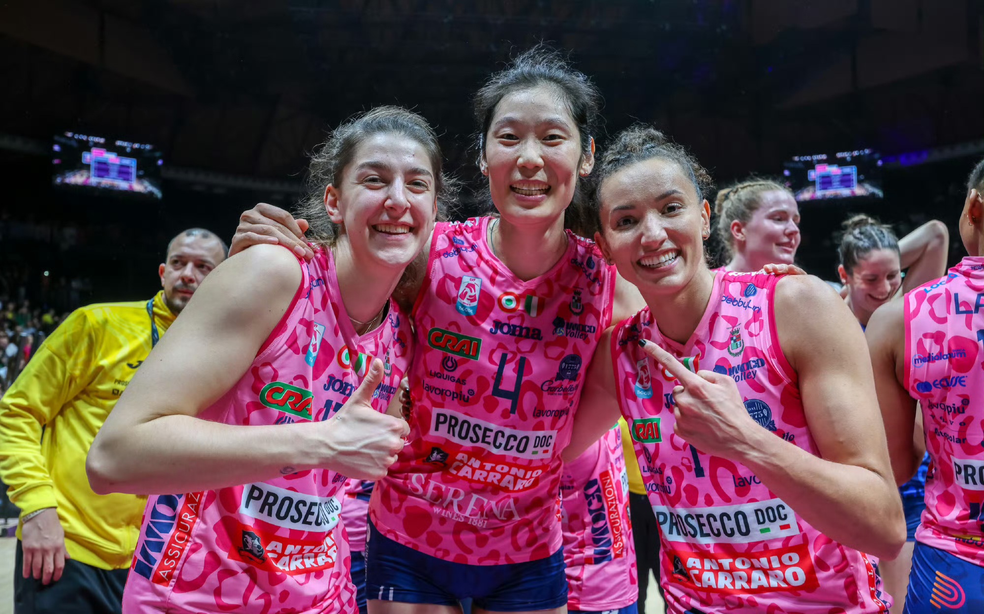 意大利女足表现出色晋级八强