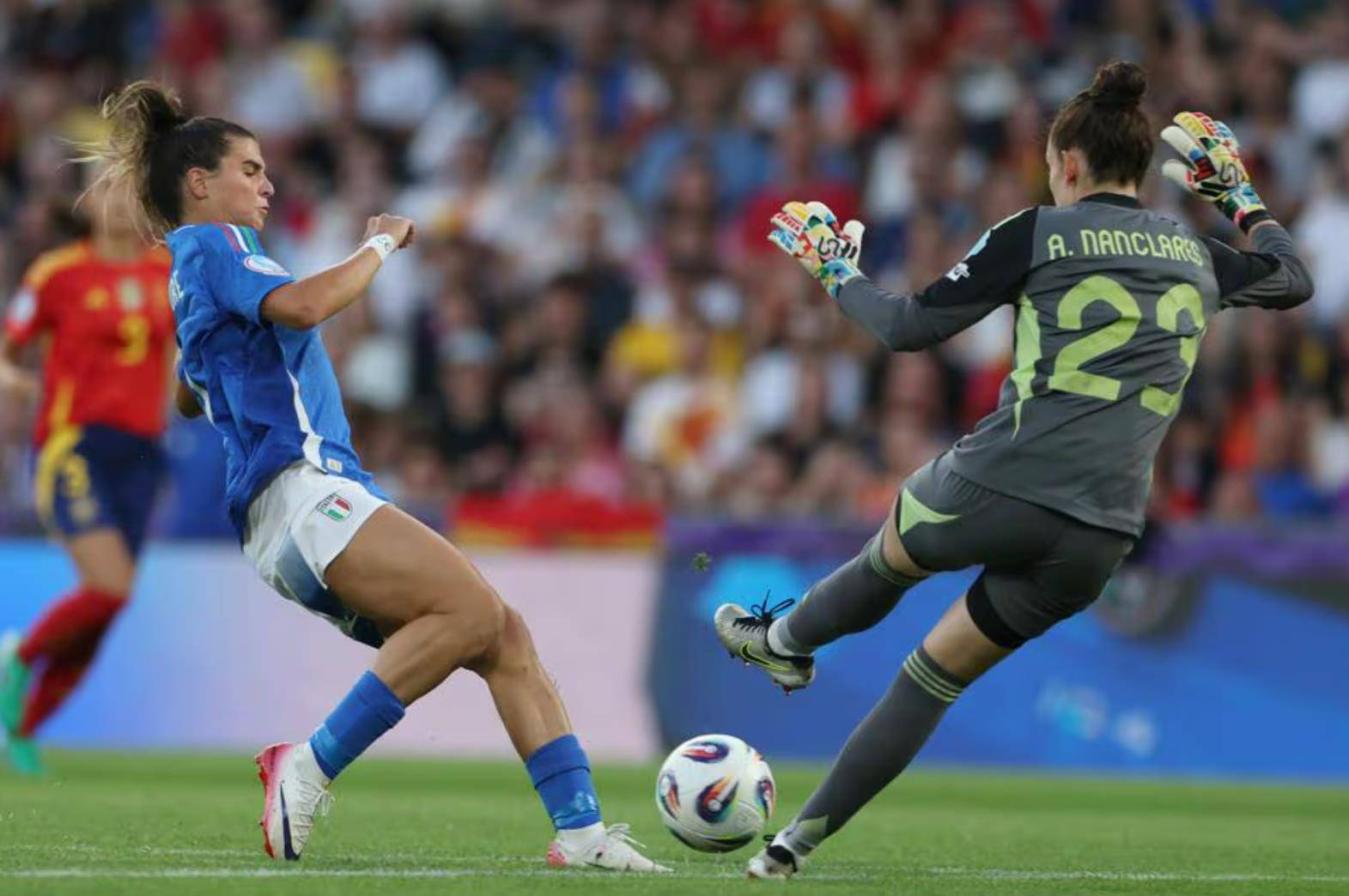 意大利女足表现出色晋级八强