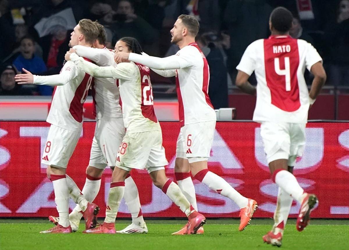 阿贾克斯成功晋级，欧冠惊艳表现