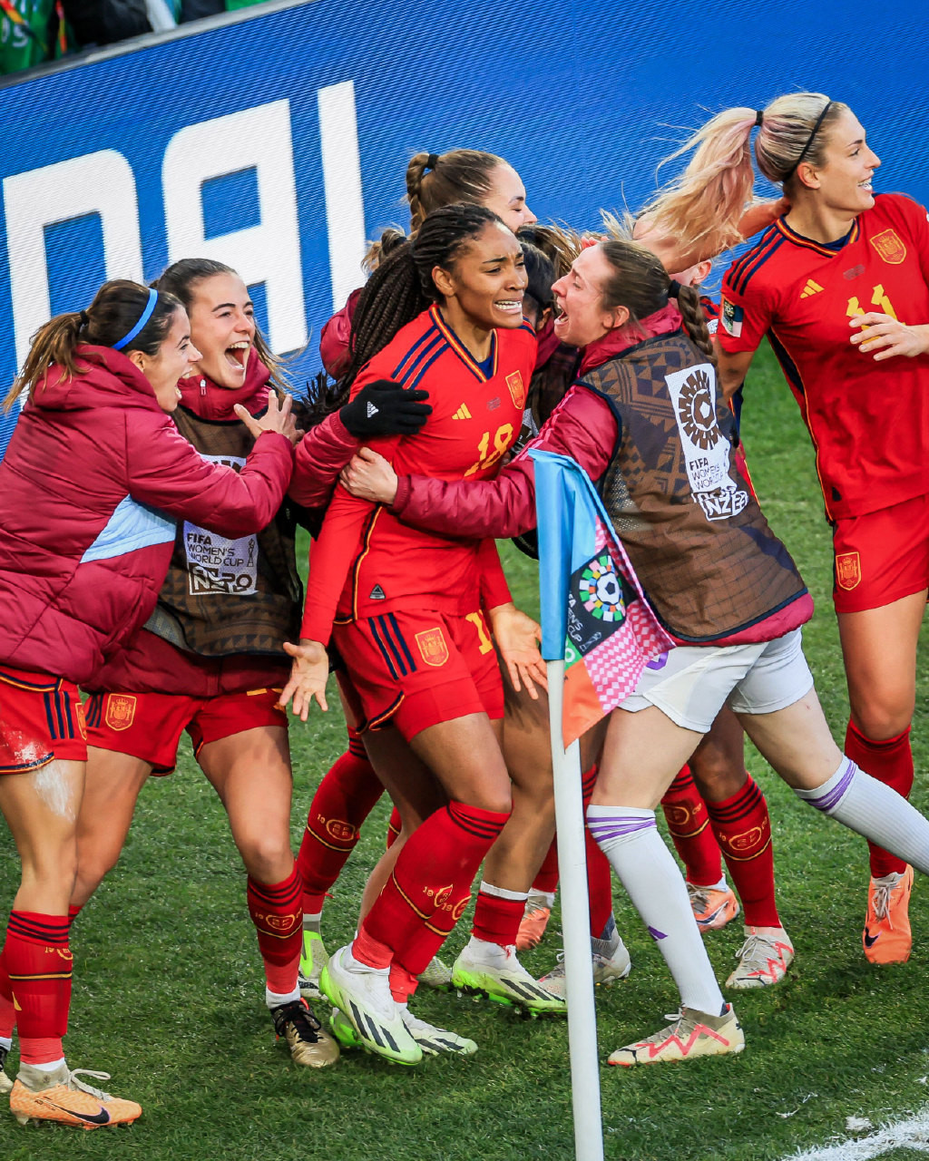 国际足球赛事，女队获得胜利