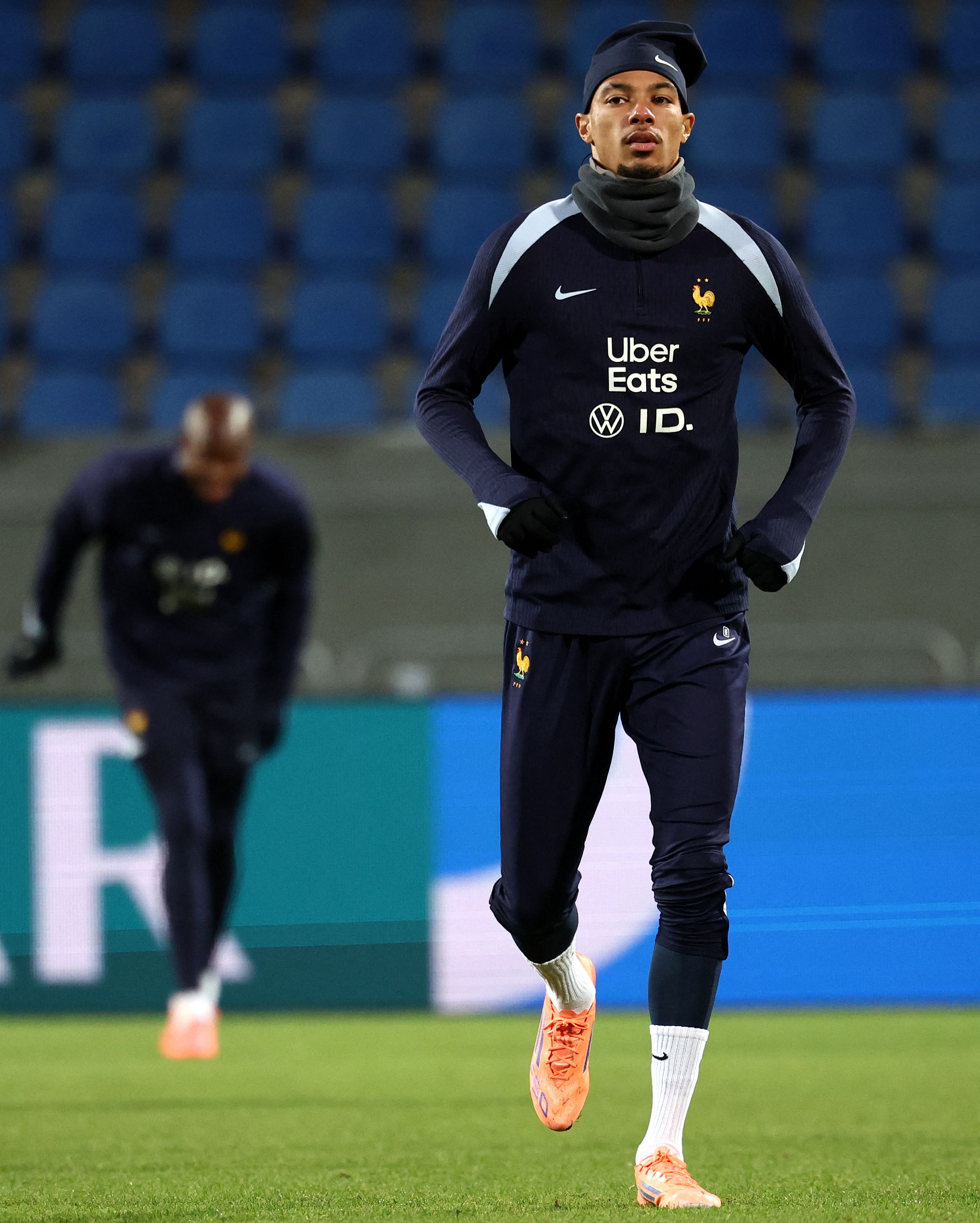 法国足球联赛赛况反复激烈，局势扑朔迷离