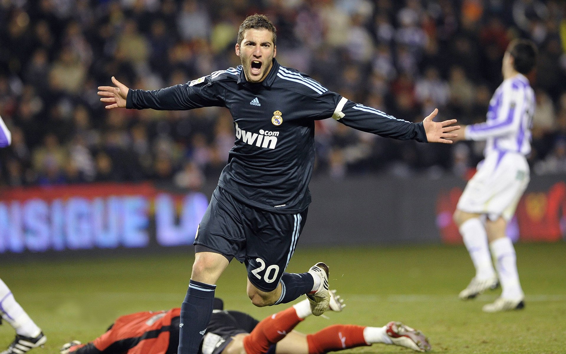 跨界竞技场，当广厦血性遇上英超野心，米切尔的接管时刻